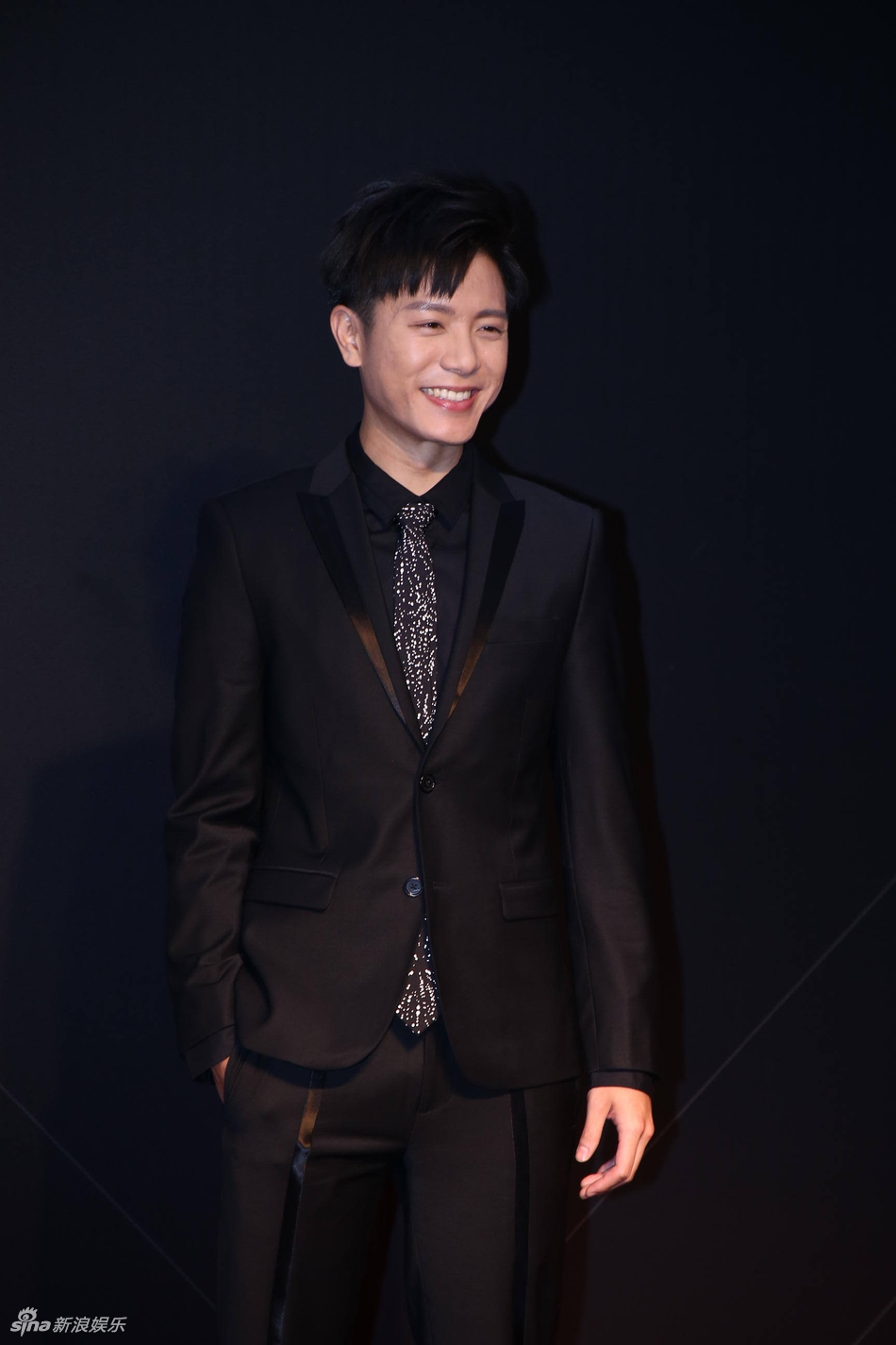 韦礼安微笑亮相