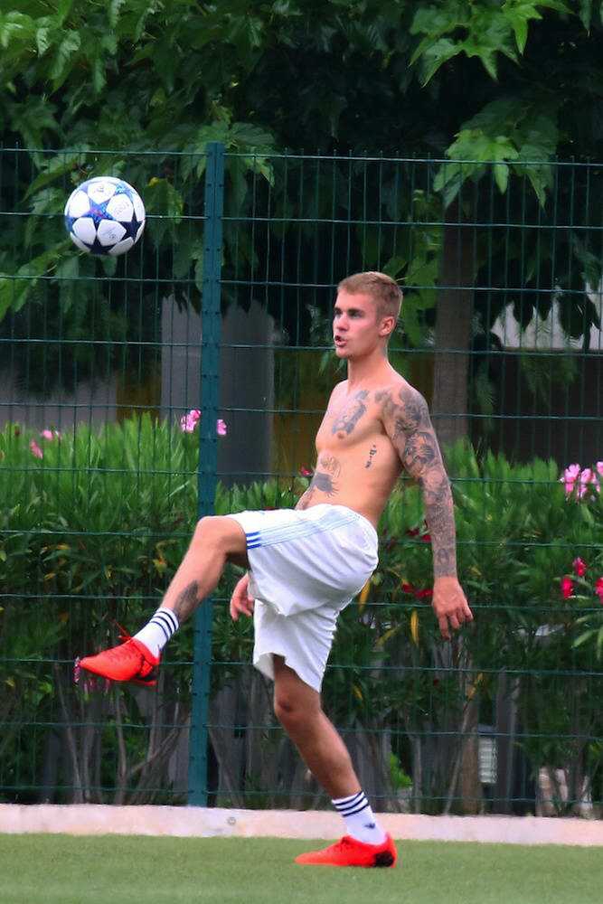 贾斯汀·比伯纹身抢镜