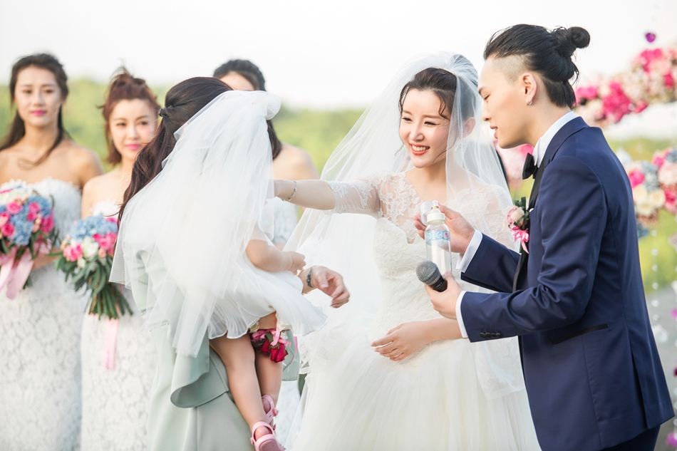 张玮杨烨婚纱_织金县委书记张玮