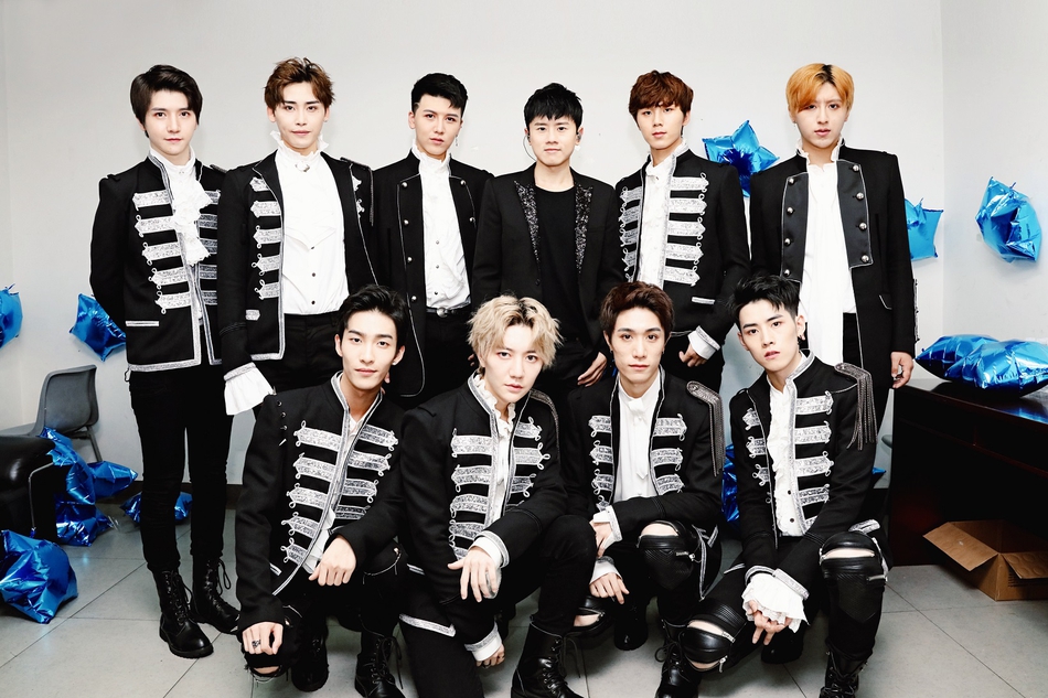 组图:zero-g男团一袭制服装亮相 尽显青春帅气_高清图集_新浪网