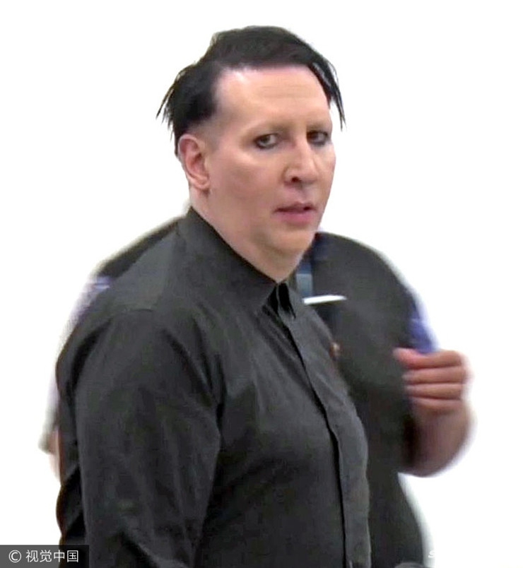 洛杉矶,著名摇滚人玛丽莲·曼森(marilyn manson)素颜现身机场