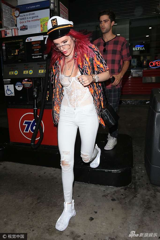 组图:贝拉-索恩穿白色透视装现身 大步疾走获神秘男紧跟_高清图集