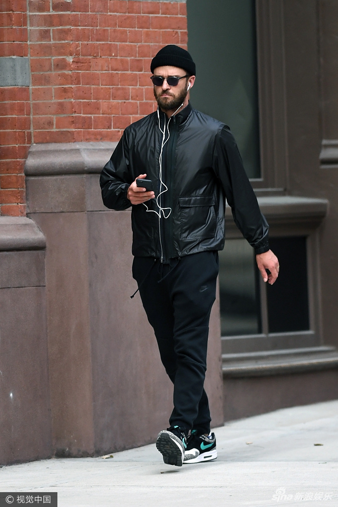 组图:贾老板全黑look现身街头 全程高冷脸似拍大片_高清图集_新浪网