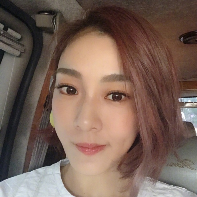 范玮琪自拍大眼迷人