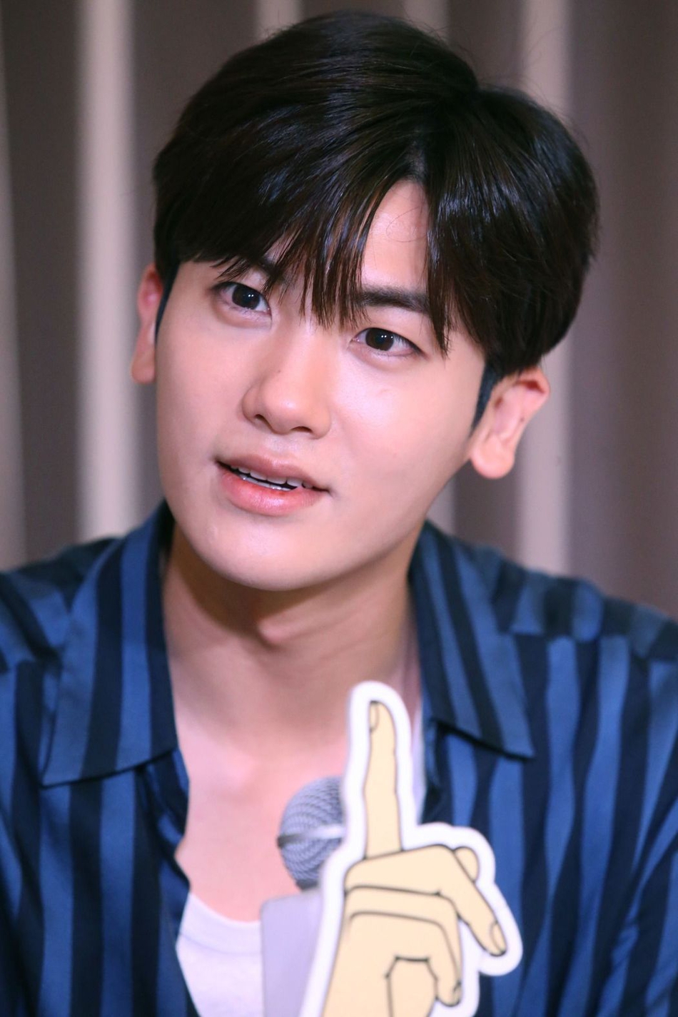 朴炯植坦言和家人感情好但每次被爸爸亲亲会躲开