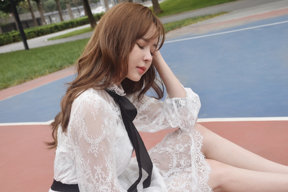 组图:赵慧仙私服街拍曝光 白色纱裙少女心十足