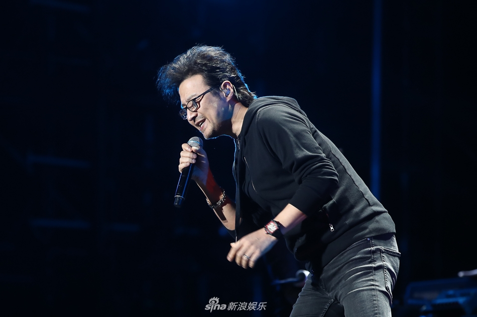 组图:汪峰为鸟巢演唱会1:1排练 机器人x-man曝光