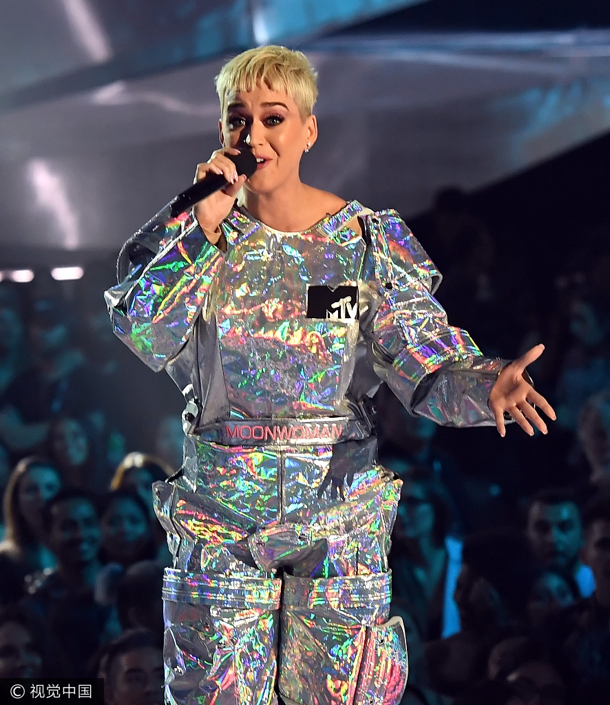 水果姐担任主持人