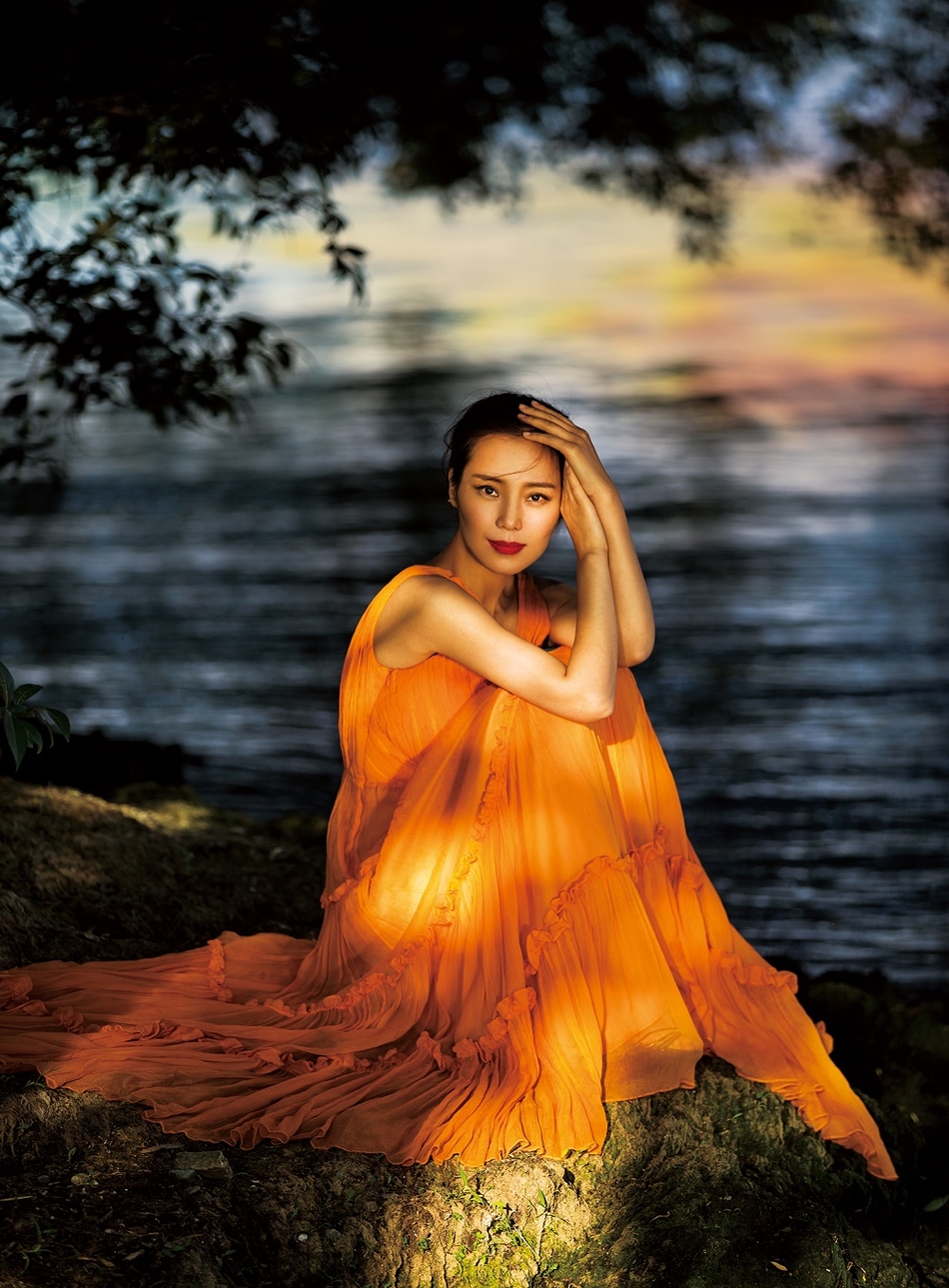 组图:歌手云朵七夕发新歌送祝福 《缘定今生》诠释爱情_高清图集_新浪