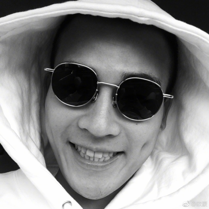 欧豪七夕晒自拍卖萌却胖成了这样_高清图集_新浪网