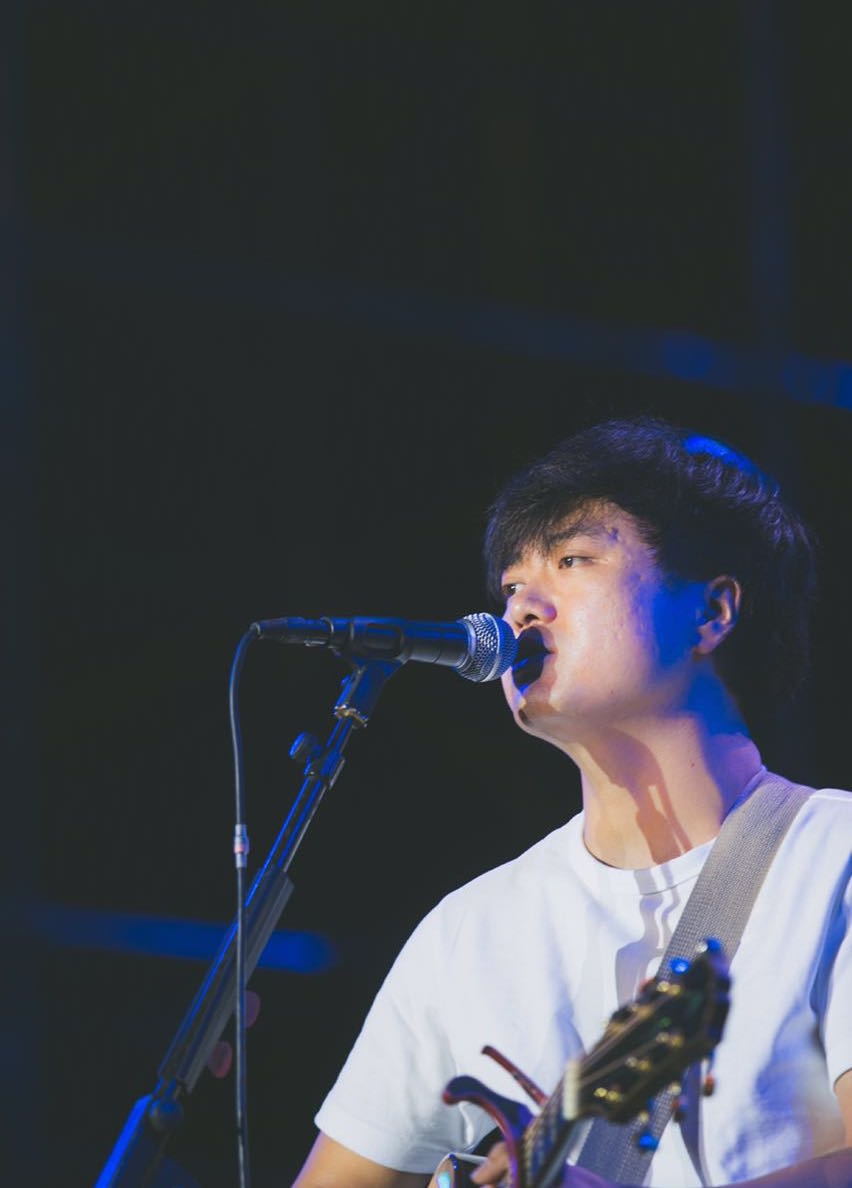 新浪娱乐讯 早前贰佰推出了首张录音室全长专辑《嘿,抬头!