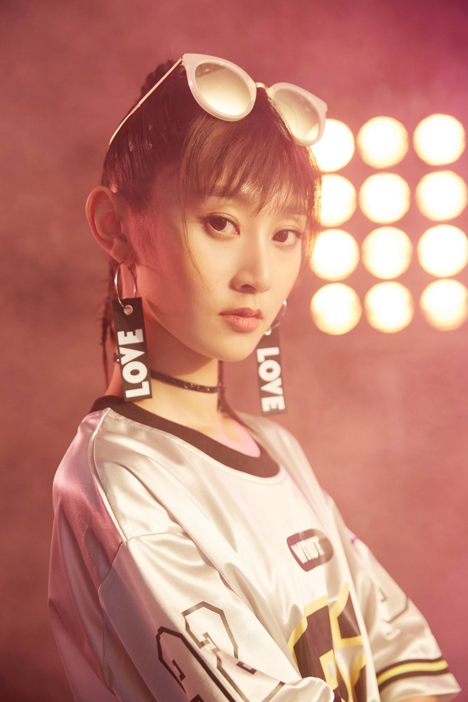 组图:魏小也全新运动风写真曝光 秀腹肌美腿