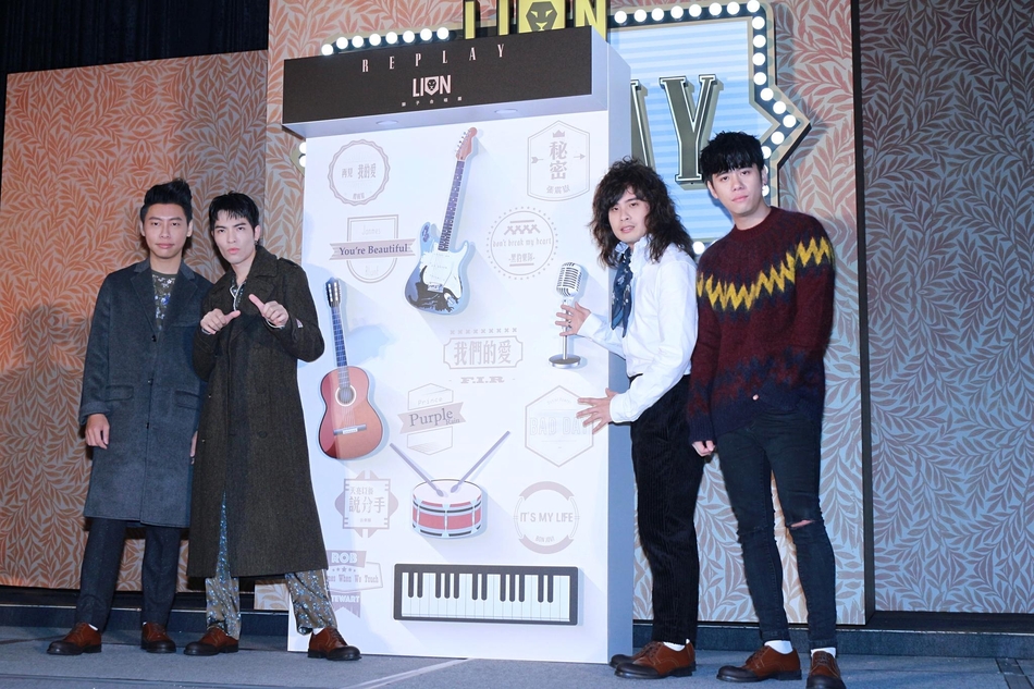 萧敬腾携狮子合唱团现身 回应新电影停拍一事