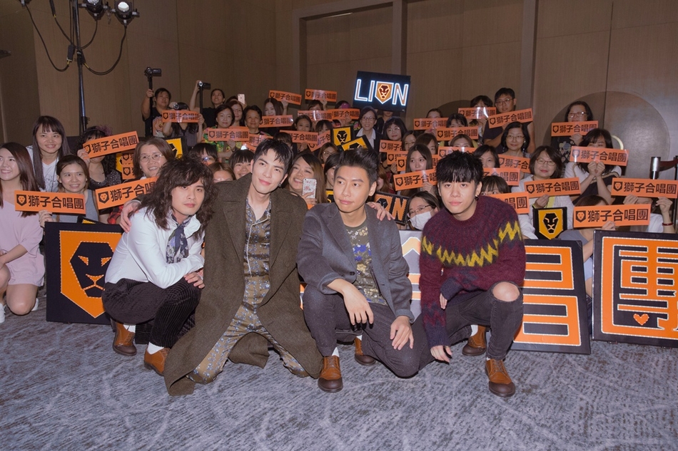 狮子合唱团公布新专正式版封面