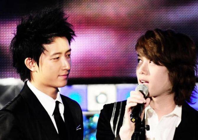 策划:韩庚金在中合影引回忆杀 当年这两对也很有爱!