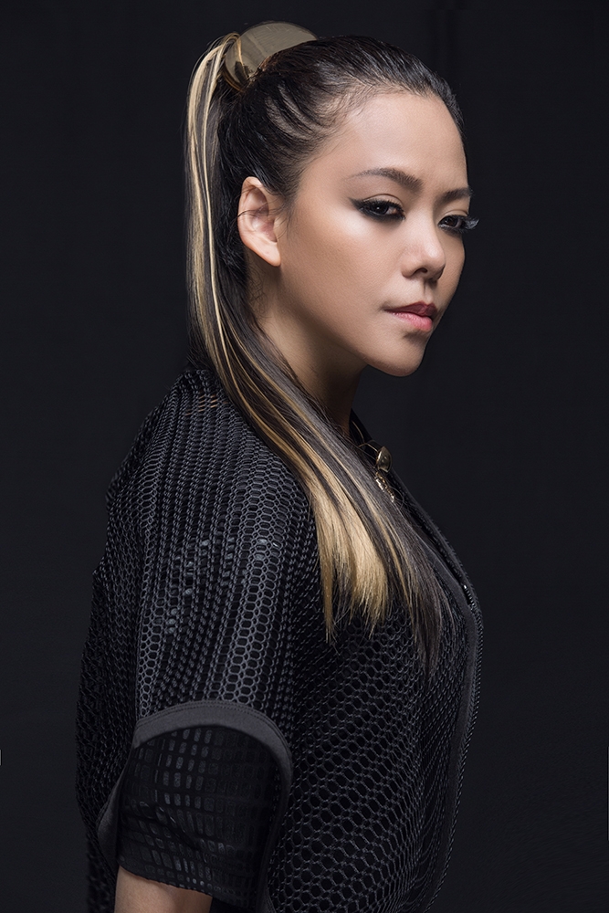 组图:张惠春王绎龙合作新曲 宣传照满满中国风