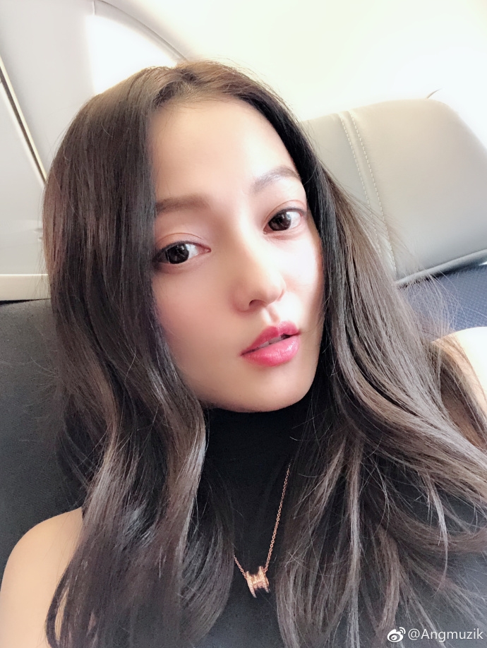 组图:张韶涵晒自拍冷艳又清纯 长发披肩大眼迷人_高清图集_新浪网