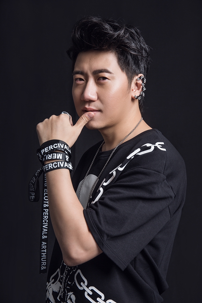 组图:张惠春王绎龙合作新曲 宣传照满满中国风