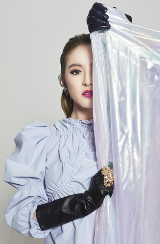 组图:刘雪婧《见爱不救》上线 粉色告白谱写心动恋曲