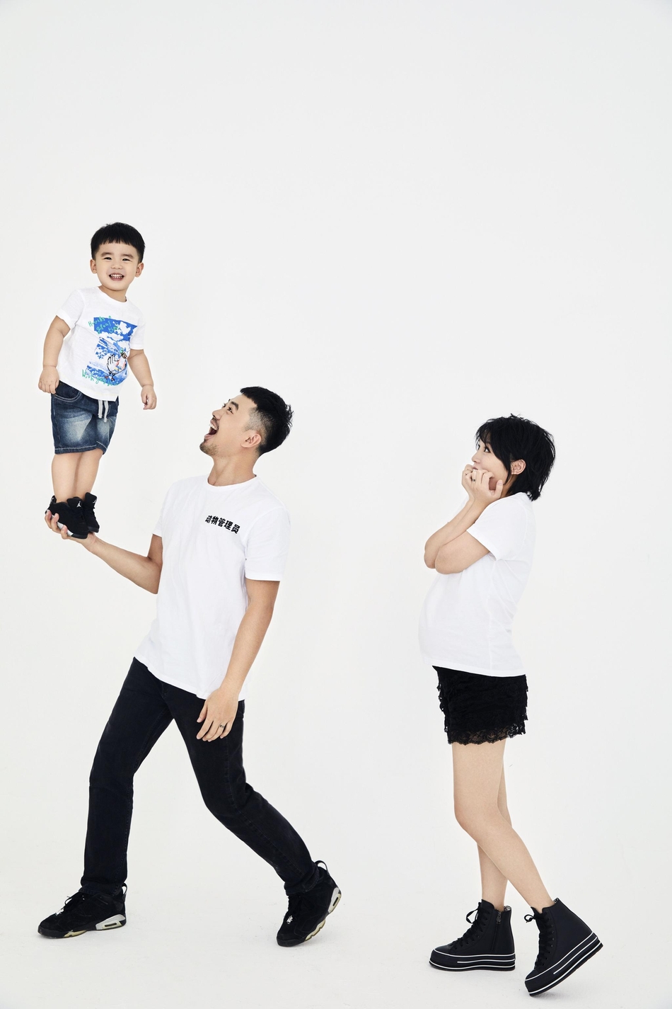 组图:黄英预产期临近曝出孕照 一家三口搞怪耍宝好有爱_高清图集_新浪