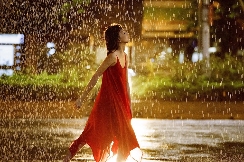 组图:孙燕姿执导《跳舞的梵谷》mv 淋雨跳舞样样来