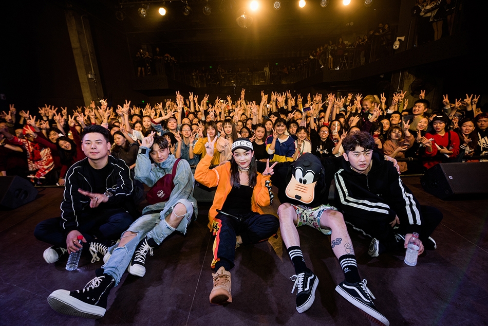 新浪娱乐讯 vava"21 tour"2017全国巡回演唱会杭州站日前落幕.