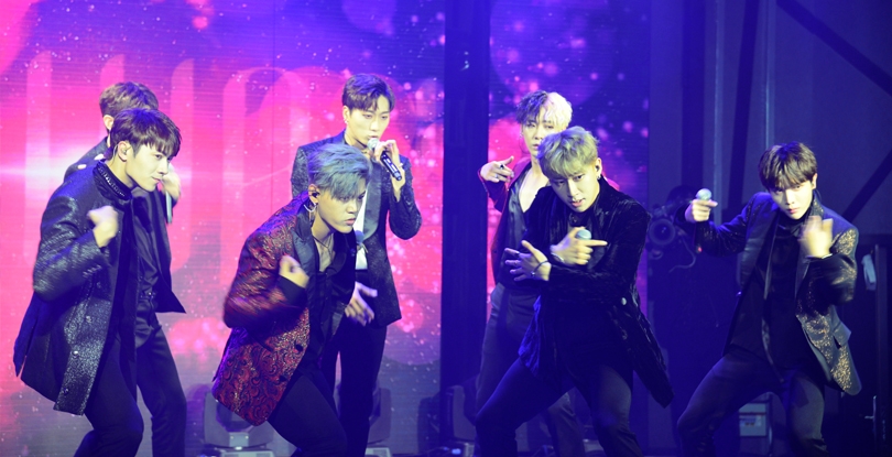 新浪娱乐讯 team spark火星团此次在京举办出道发布会,宣布团体正式以