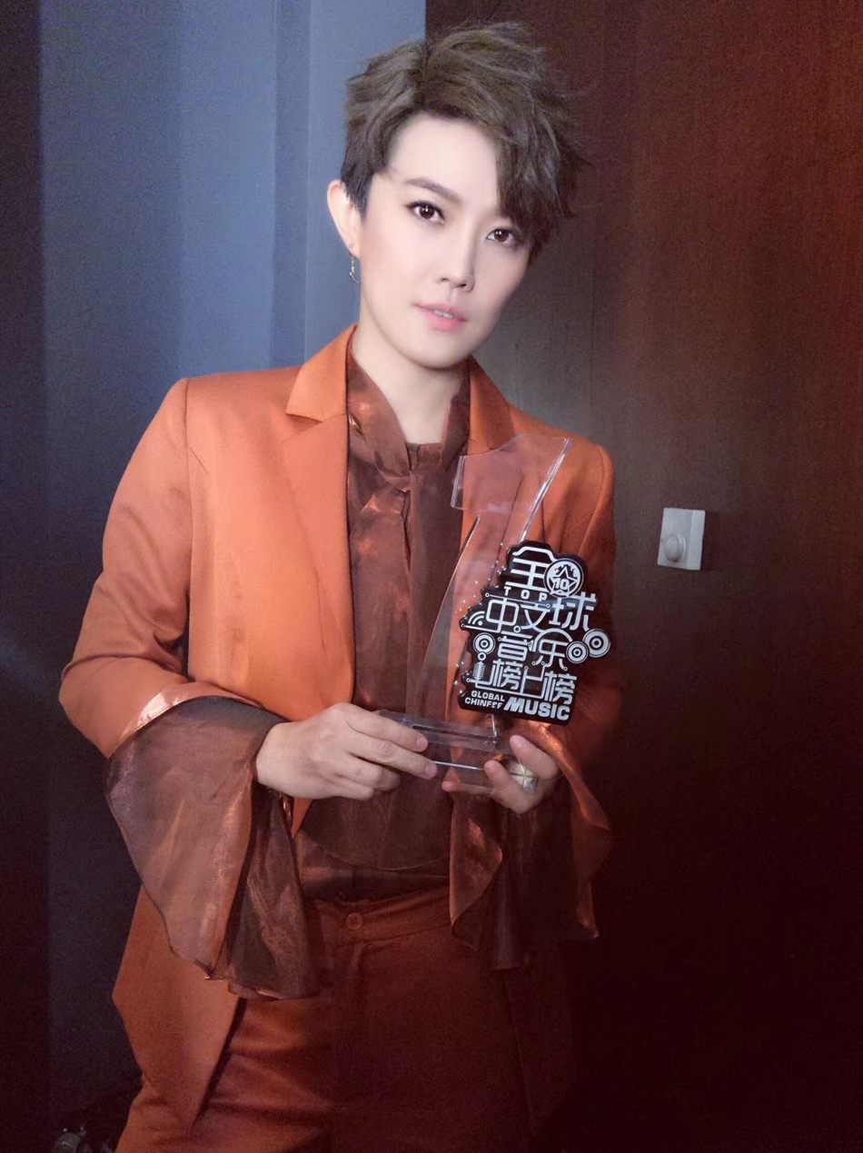 组图:刘力扬榜中榜首秀新曲《不朽》 专辑将发售