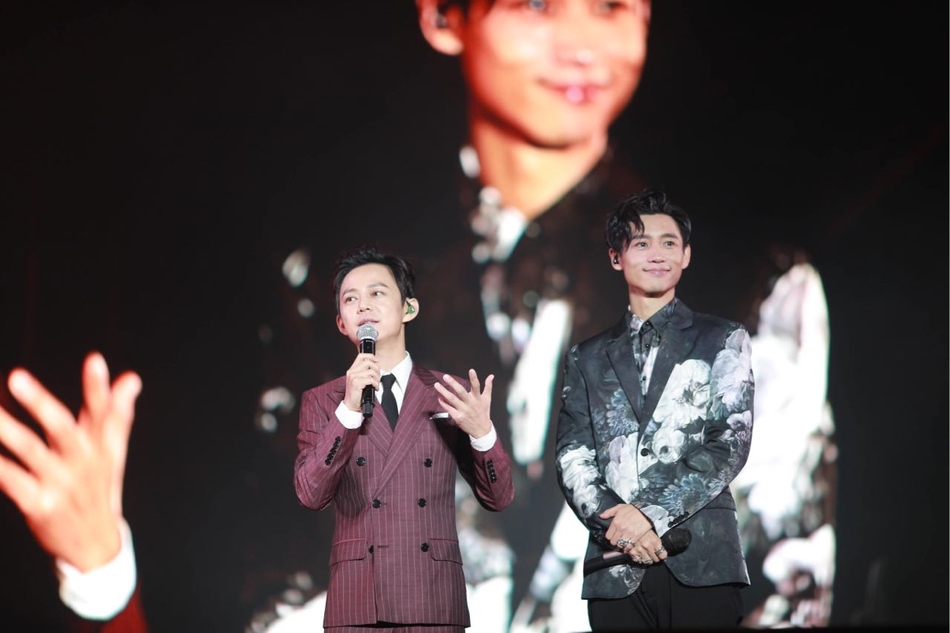 组图魏晨长沙巡演何炅助阵快男兄弟再同台