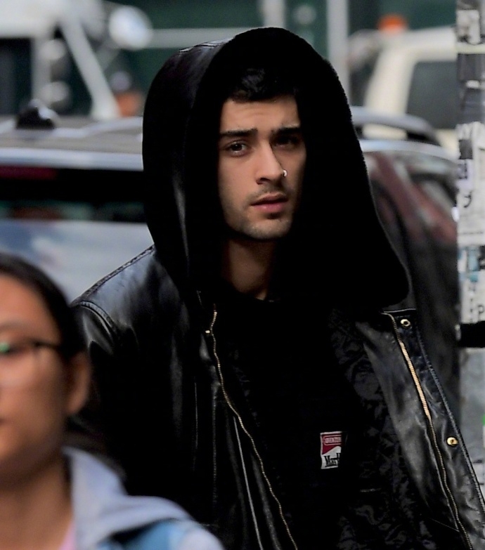 新浪娱乐讯 近日,"美渣"泽恩·马利克(zayn malik)一组最新纽约街拍