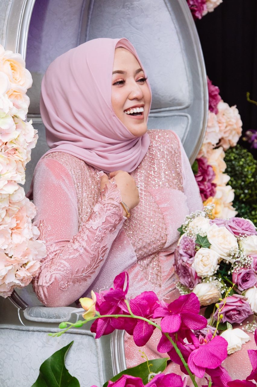 组图:歌手茜拉与圈外男友宣布婚讯 仪式明年举行_高清图集_新浪网