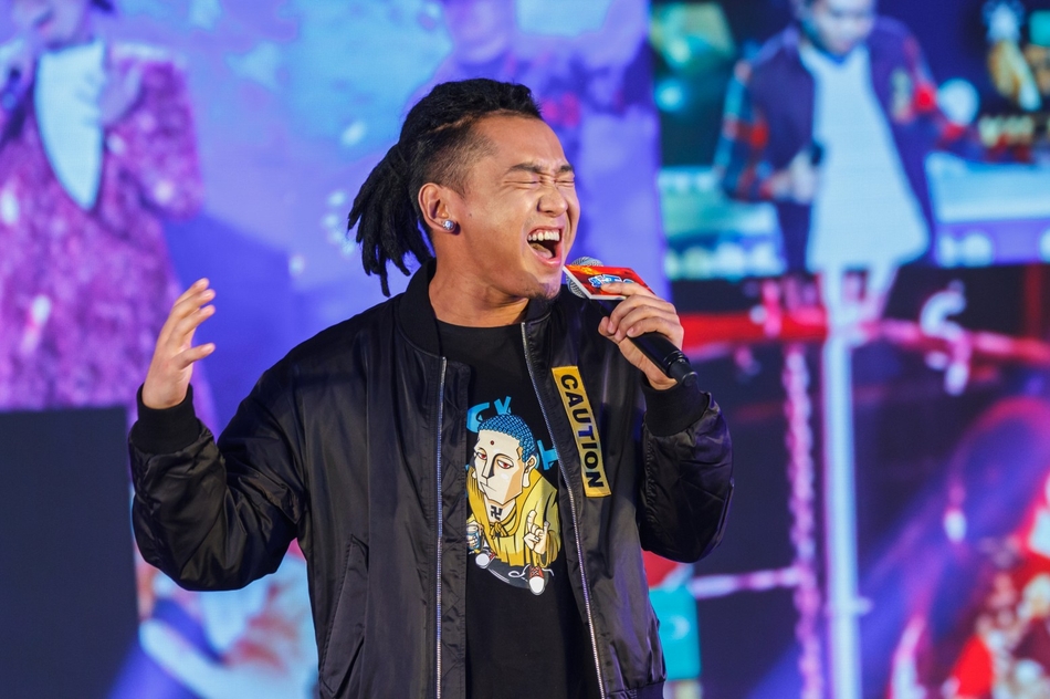 组图:扎西平措助力公益 出席活动唱《齐天》