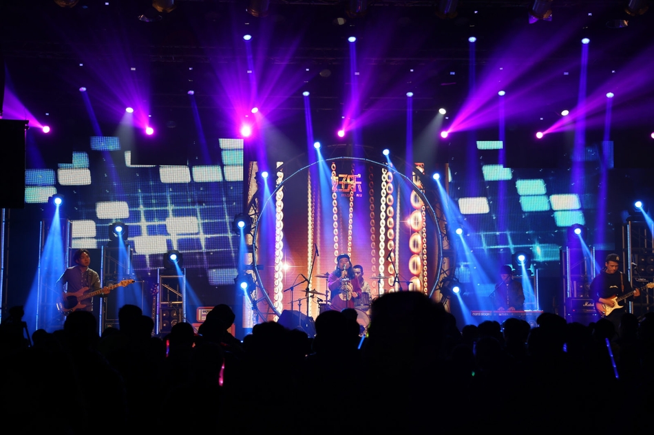 好乐对举办四城联动pk赛 观众参与乐队晋级评判