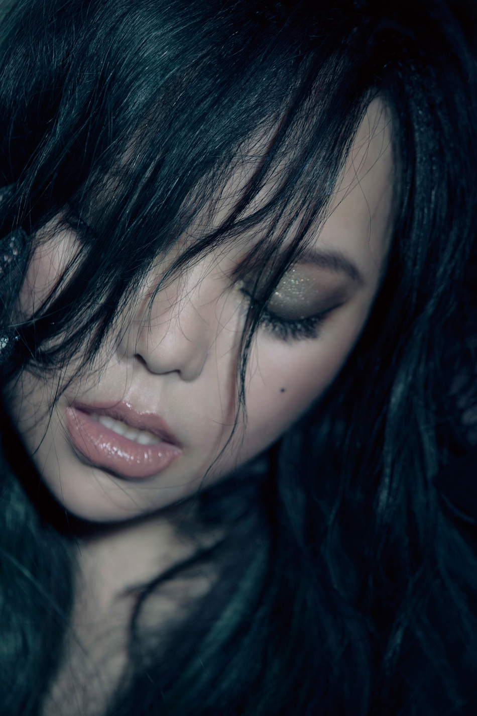 组图:张惠妹新专辑主打《偷故事的人》预告曝光