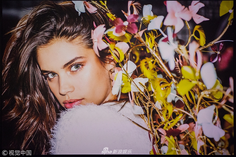 维密秀御用摄影师上海首开影展 小kk站台前凸后翘(图)