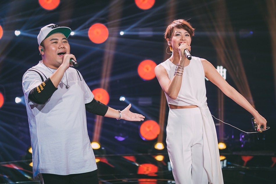 组图:葛林演绎东北版《中意他》 改编获梁咏琪"中意"