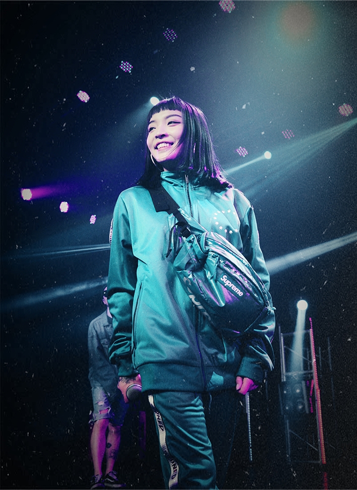 组图:vava巡演在西安举办 身着貂皮新衣尽显华贵