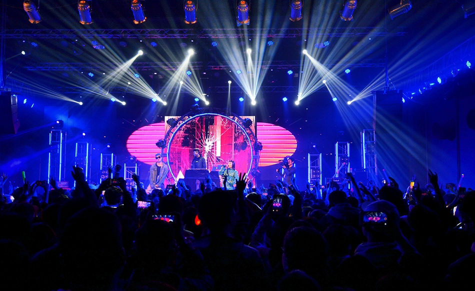 vava巡演在西安举办红花会成员助阵演出