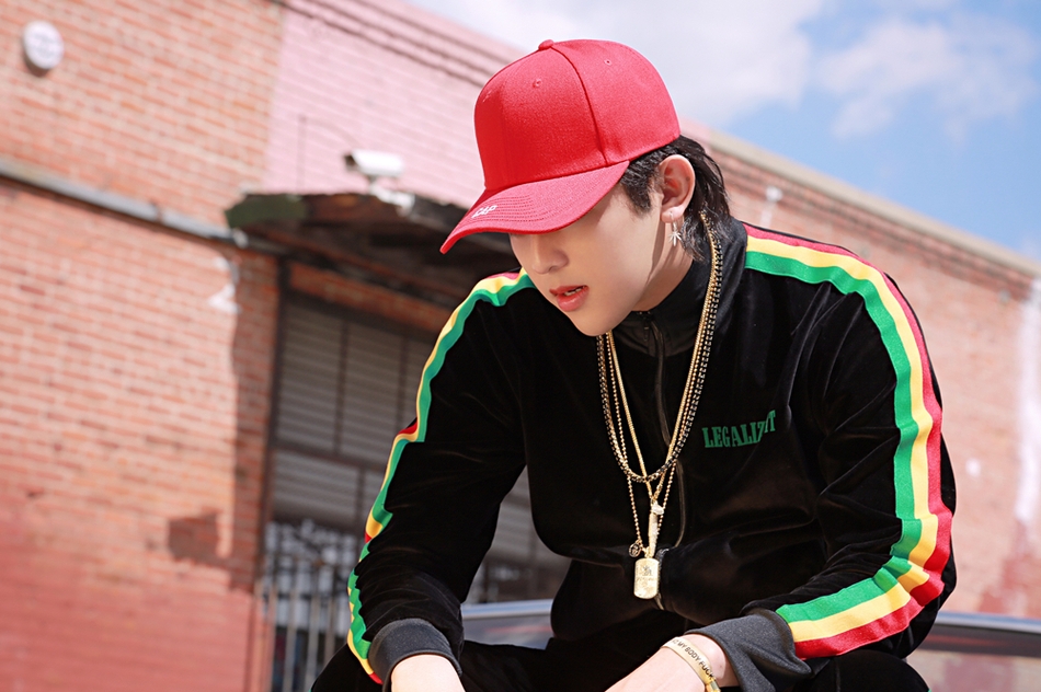 组图:符龙飞《im ok》mv首发 洛杉矶取景展异域风情