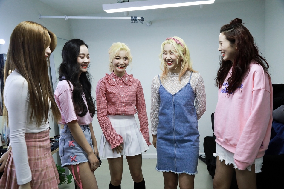 mera组合新歌《陪在我身边》首发 纪念出道百天