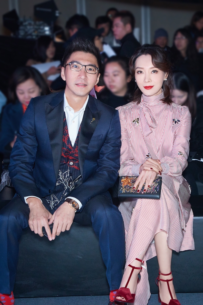 组图:赵胤胤陈数出席时尚活动 夫妻忙里相聚