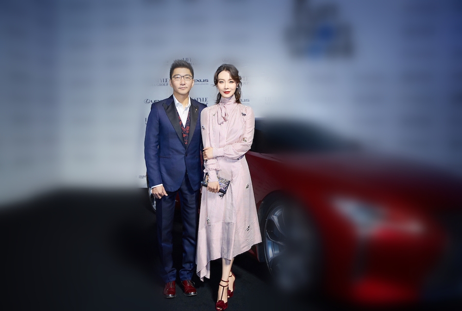 组图:赵胤胤陈数出席时尚活动 夫妻忙里相聚