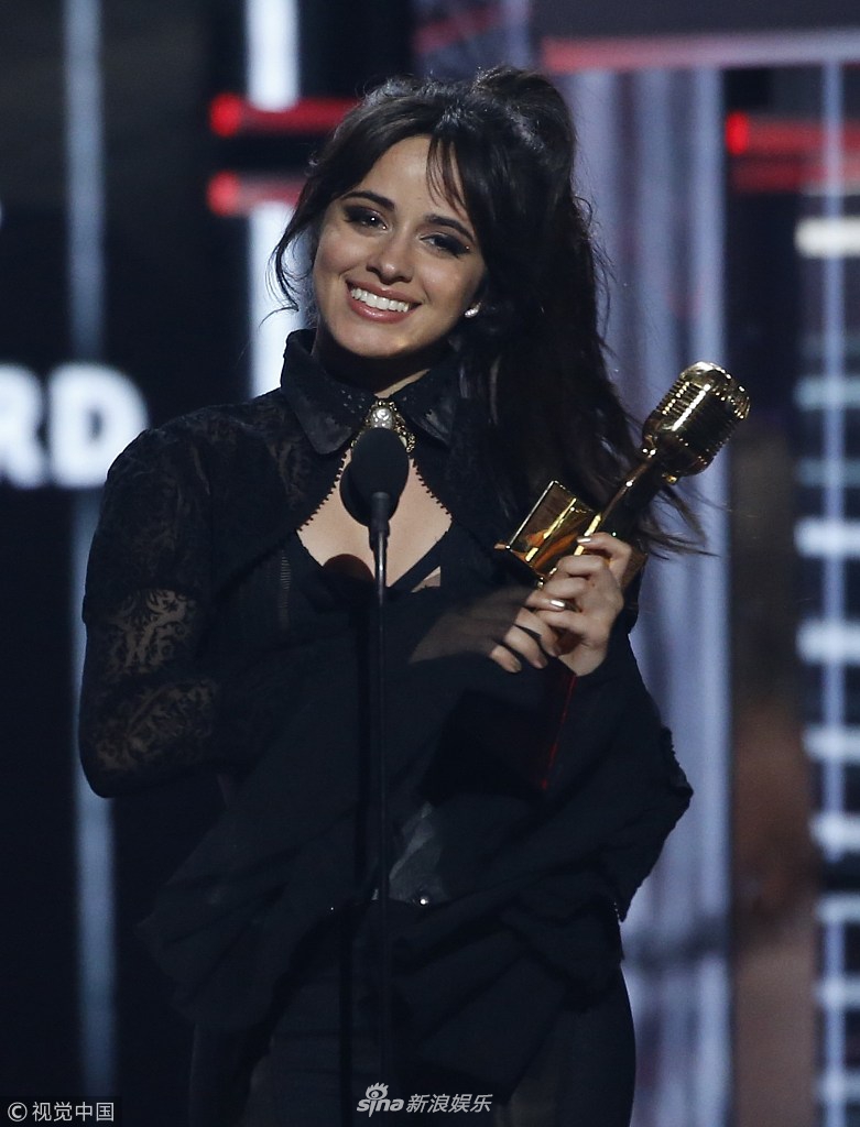 组图:卡妹公告牌唱响热单《havana》 热舞风情万种