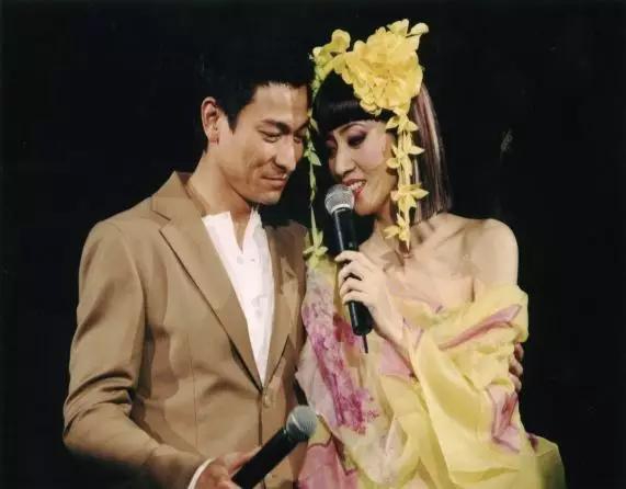 出身tvb艺员训练班的刘德华,曾因为合约问题被"雪藏"400天,梅艳芳在