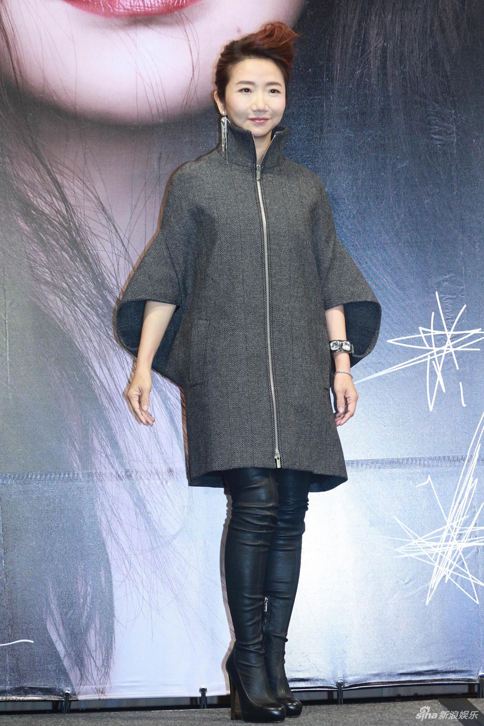 组图陶晶莹出席记者会精致干练曝王菲唱第一首歌都在抖
