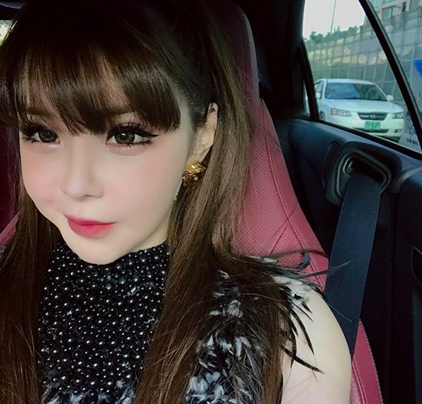 组图:朴春晒自拍上热搜 肉嘟嘟的脸是因为胖了?