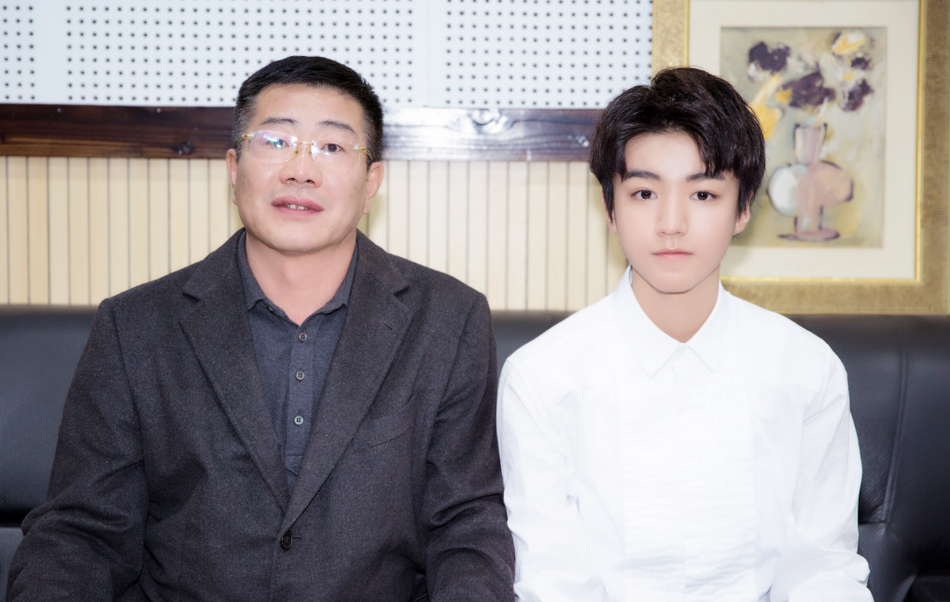 14:18:22 4 / 4 新浪娱乐讯 集结北京电影学院王俊凯,关晓彤,郭子凡