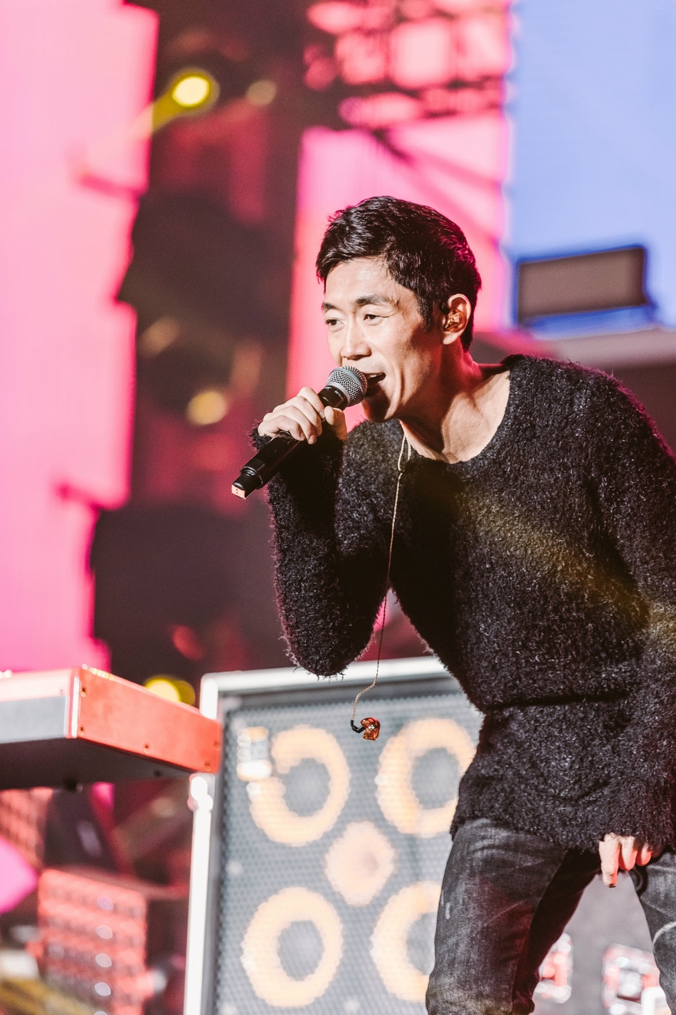 组图:刘迦帝活动连唱经典曲目 点燃粉丝热情