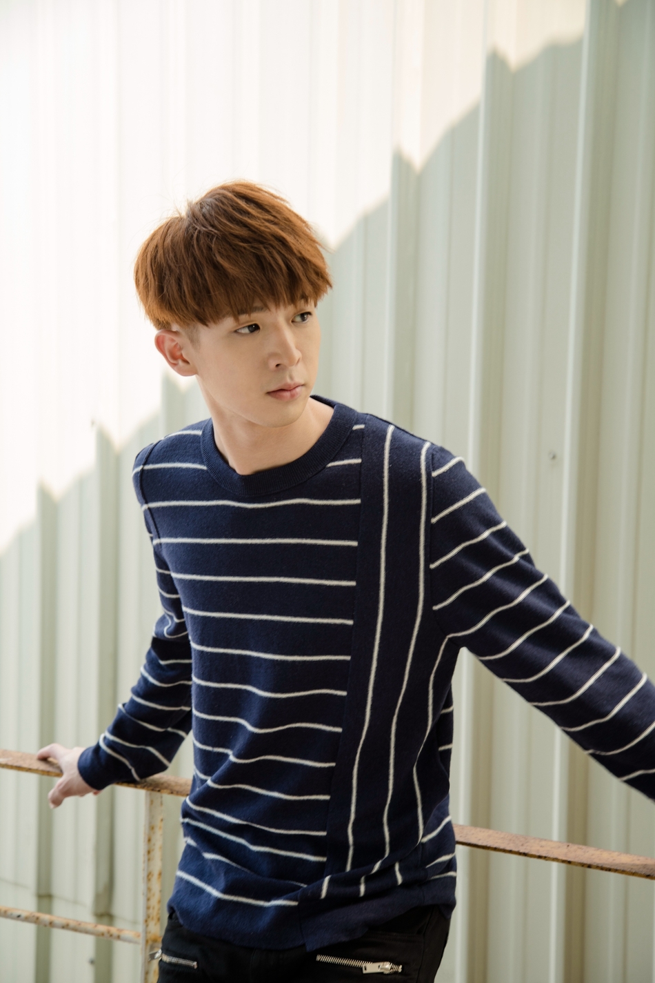 组图:林亭翰《远方》邀俞敏洪助阵 新曲写真曝光