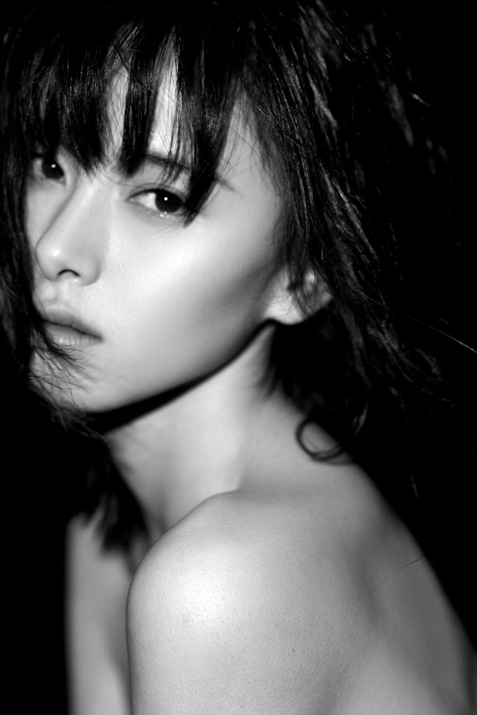 组图:陈牧耶新专辑《我们太过年轻还不懂爱情》上线